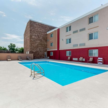 Coratel Plus Suites Wichita West Airport Esterno foto