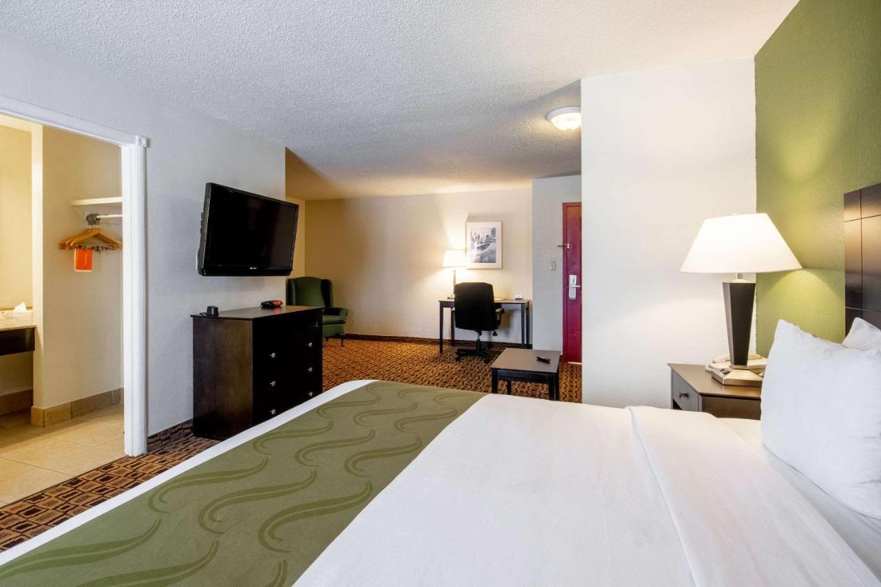 Coratel Plus Suites Wichita West Airport Esterno foto