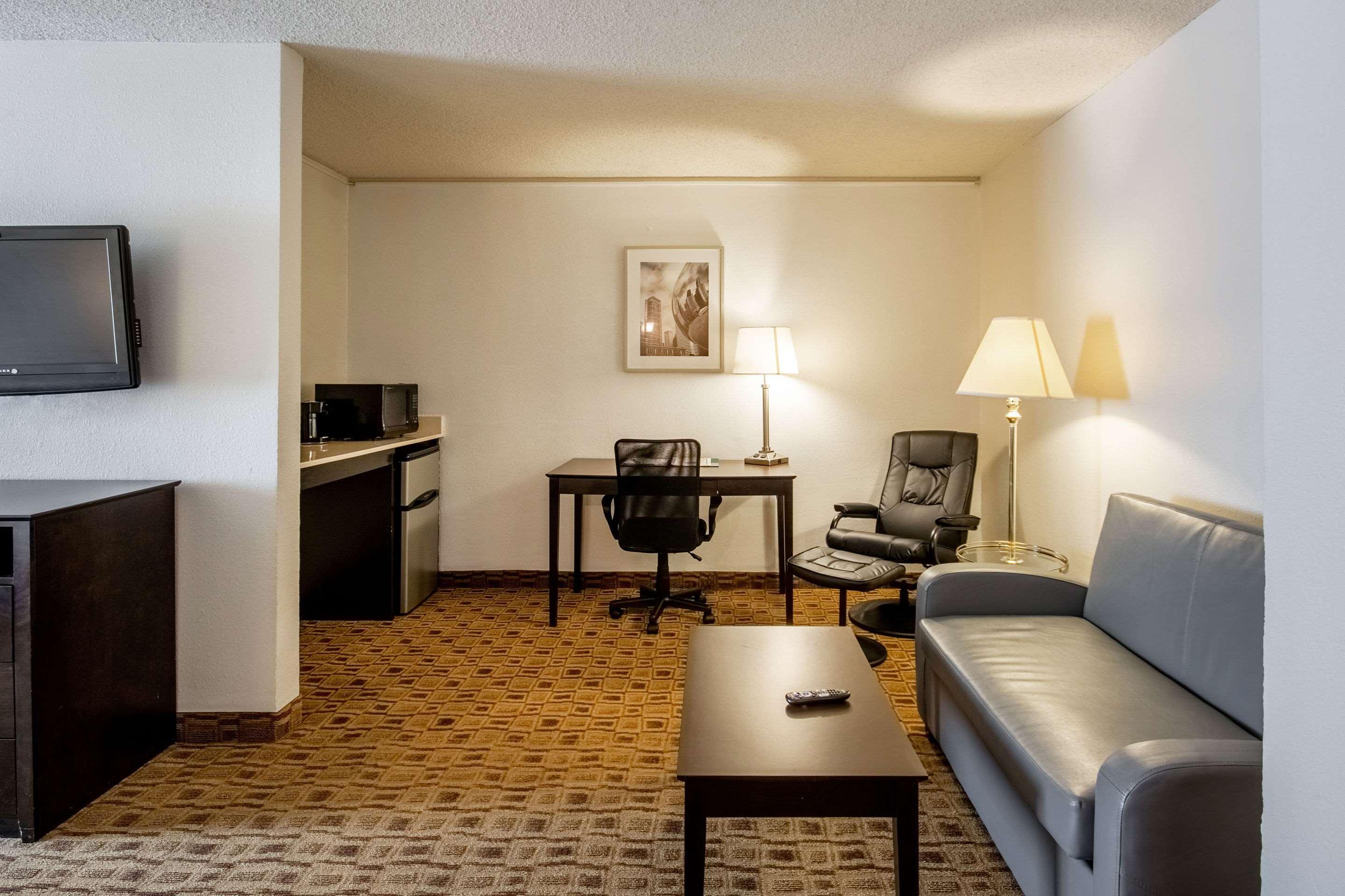Coratel Plus Suites Wichita West Airport Esterno foto