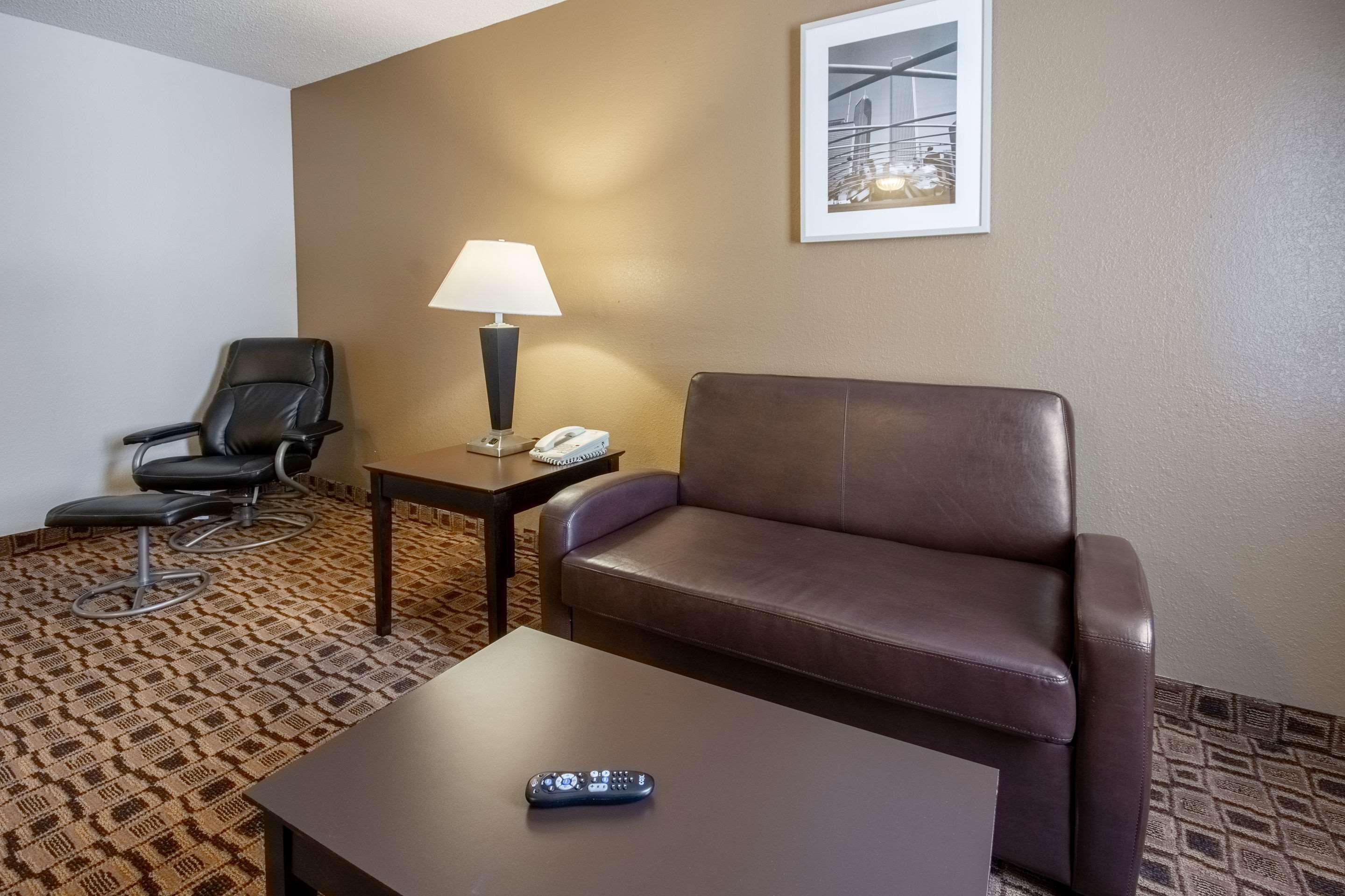 Coratel Plus Suites Wichita West Airport Esterno foto