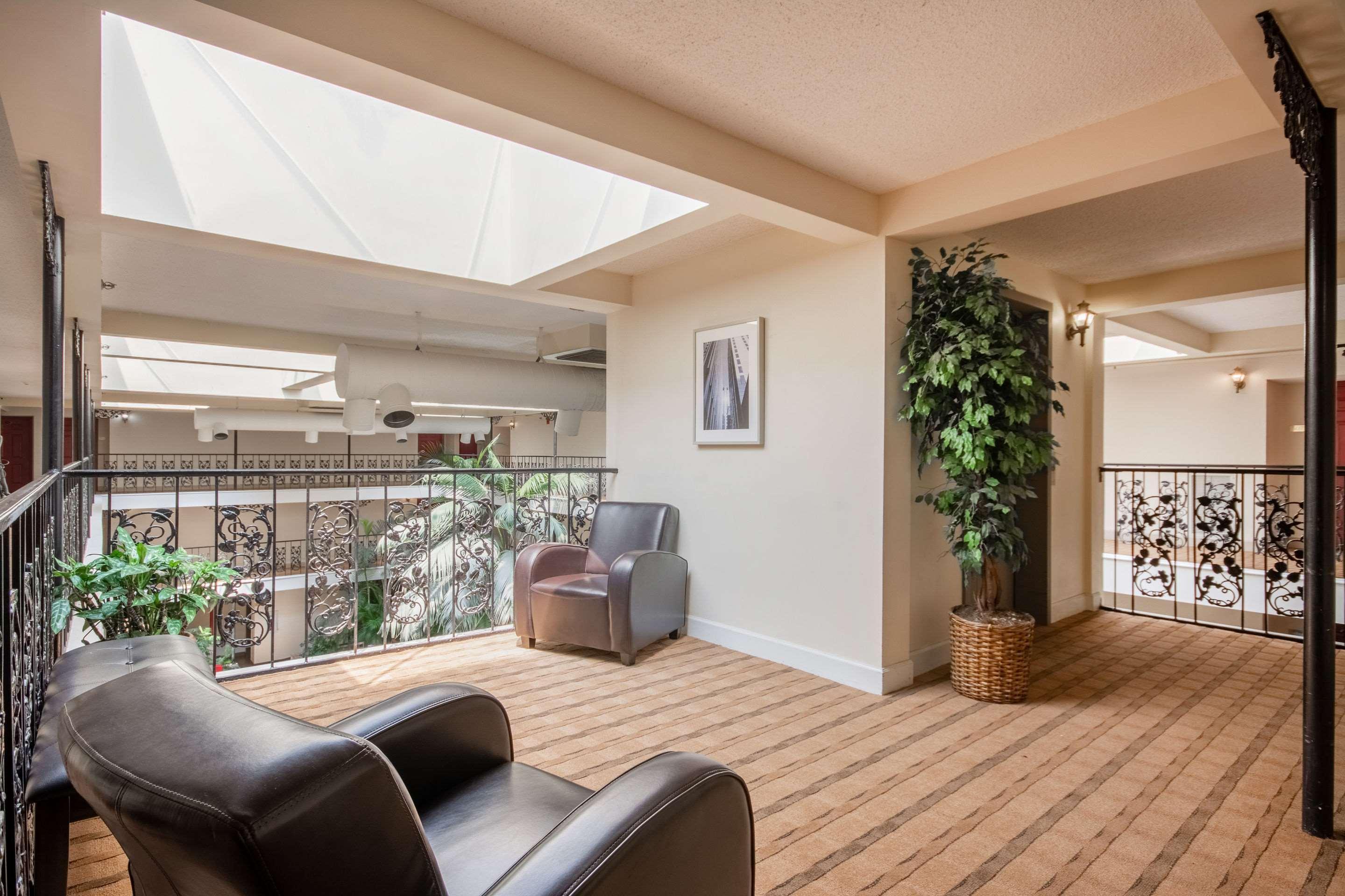 Coratel Plus Suites Wichita West Airport Esterno foto