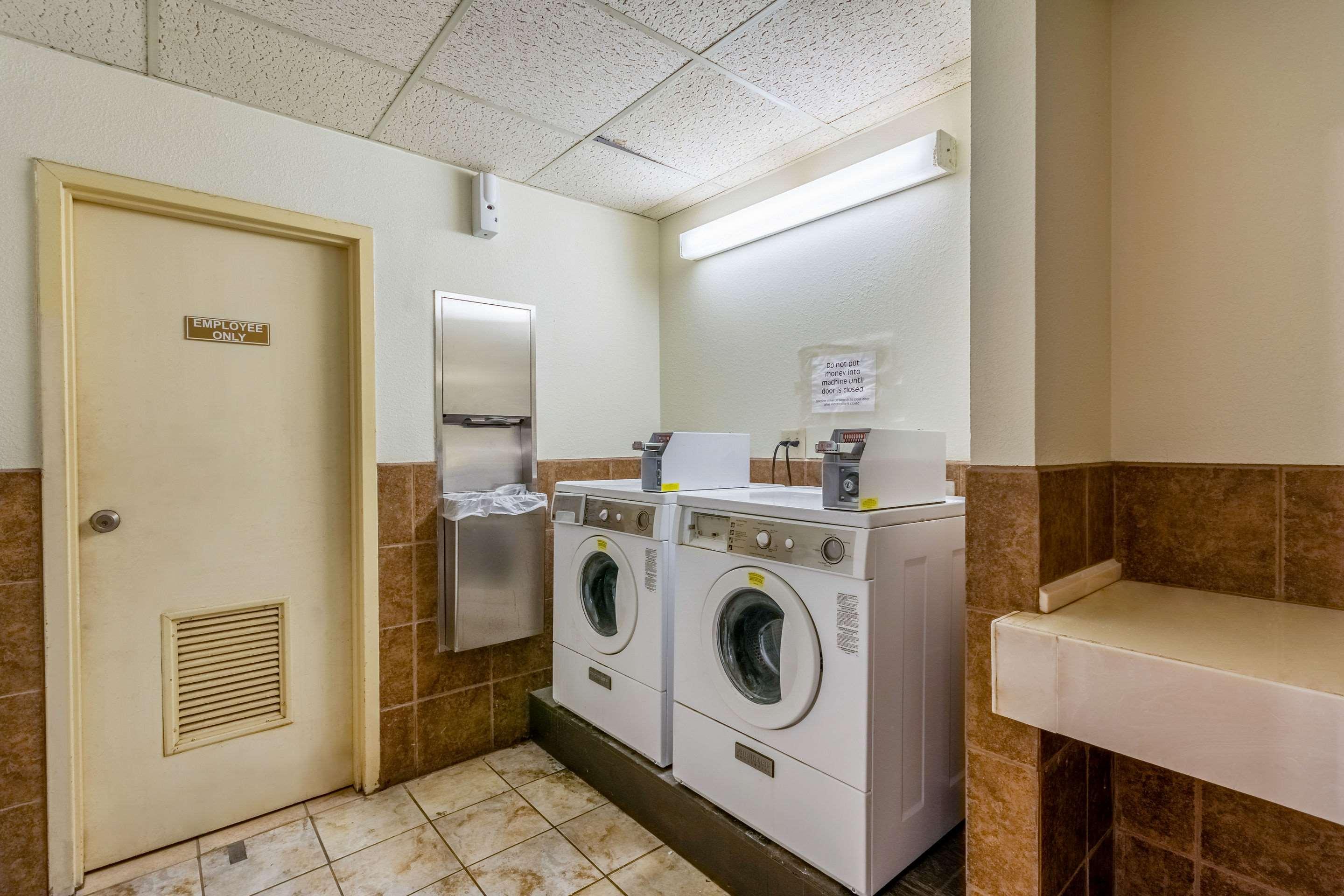 Coratel Plus Suites Wichita West Airport Esterno foto
